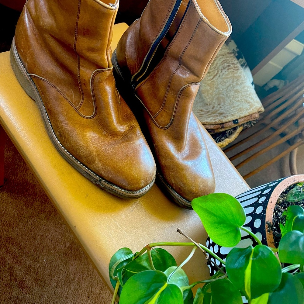 Mason Chippewa tan leather boots. Super durable and good for work boots or daily